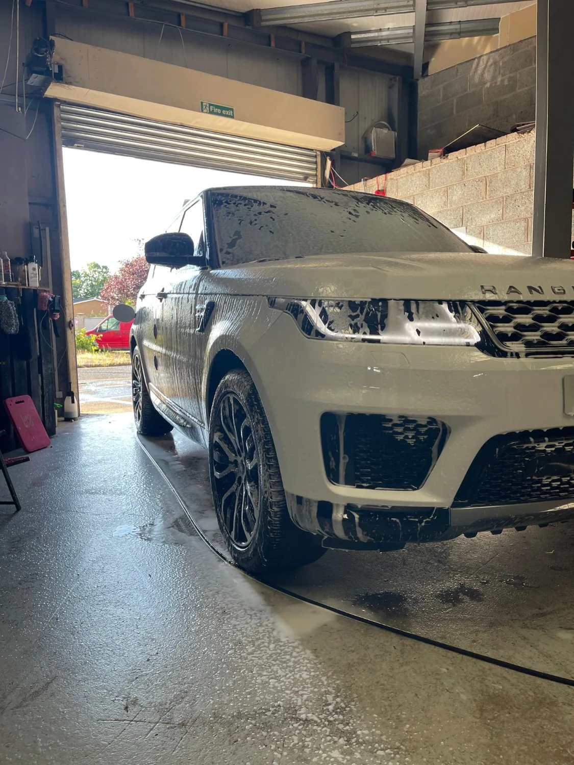 White Range Rover — deep clean and detail wash — Cre8Customs Glasgow and Paisley